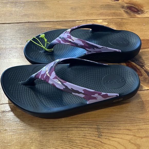 OOFOS OOLALA Infradito Neon Rosa - Taglia 7 USA - NUOVISSIMO Colore Esaurito - Foto 1